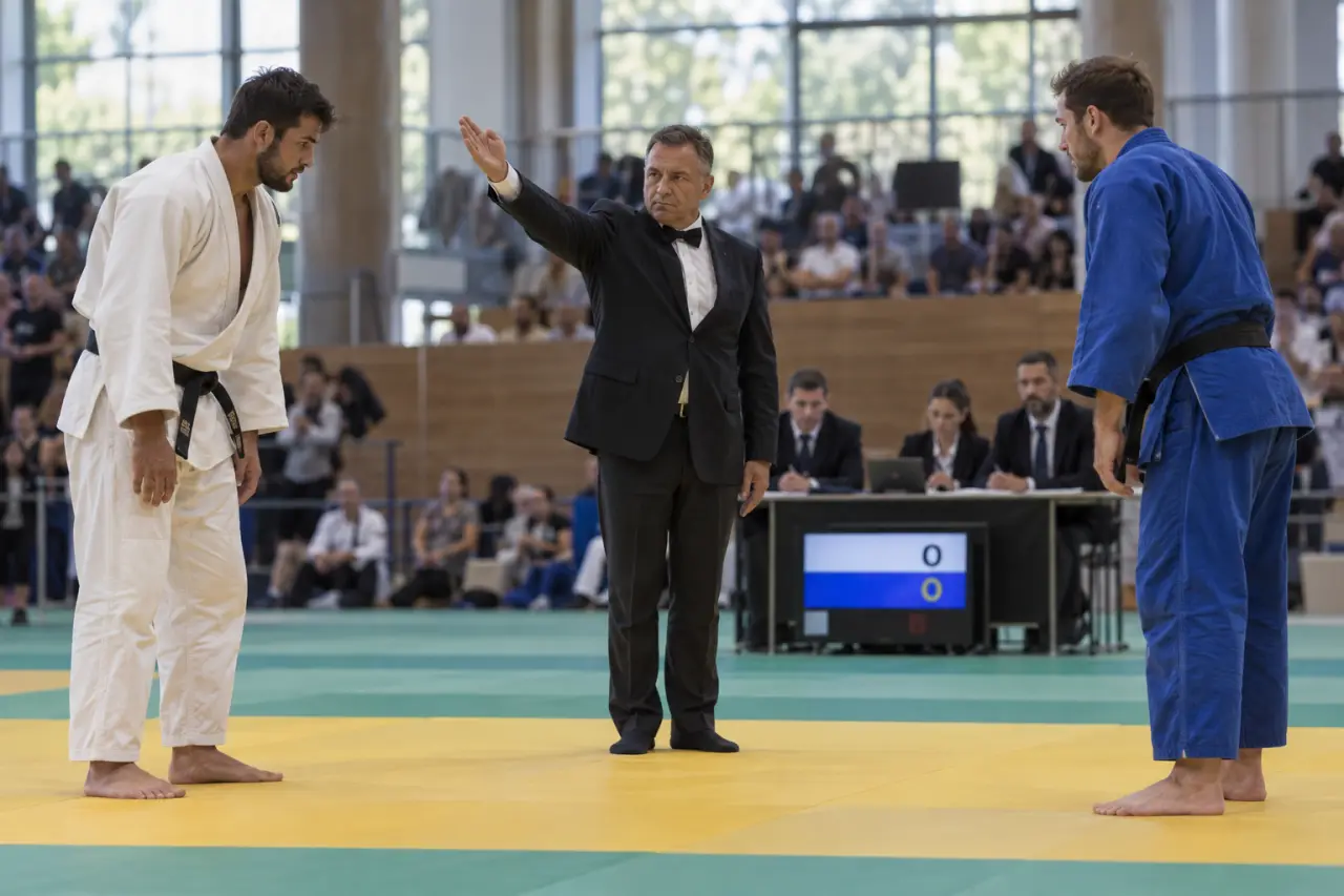 Arbitrage du judo : qui annonce, évalue et sanctionne pendant un combat ?
