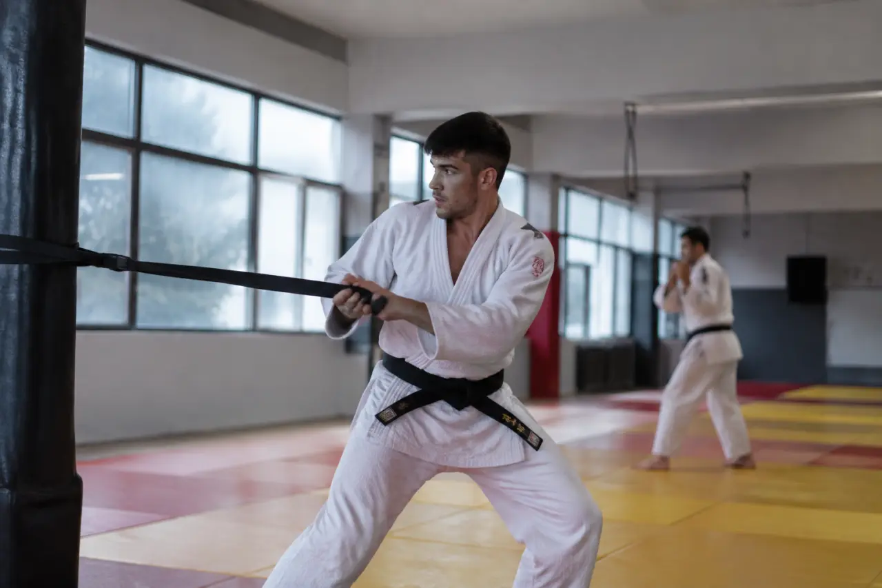 Préparation physique judo : force, explosivité et endurance pour tenir 4 minutes sans perdre le kumi-kata